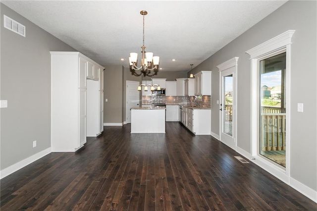 11034 N Corrington Avenue, Kansas City, MO 64156