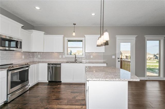 11034 N Corrington Avenue, Kansas City, MO 64156