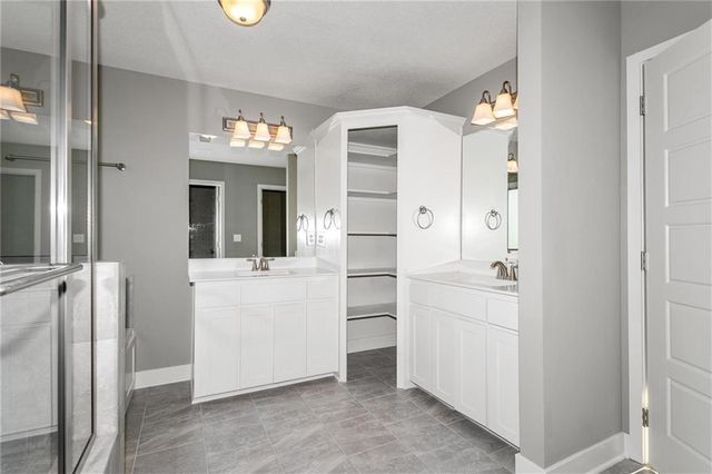 11034 N Corrington Avenue, Kansas City, MO 64156