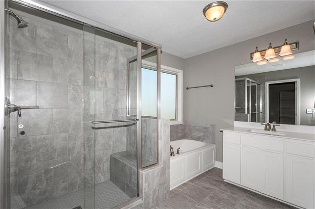 11034 N Corrington Avenue, Kansas City, MO 64156