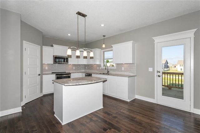 11034 N Corrington Avenue, Kansas City, MO 64156