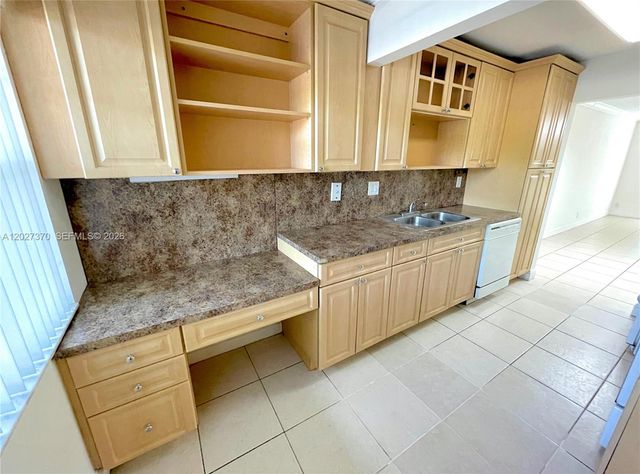 8450 Lagos De Campo Boulevard 206, Tamarac, FL 33321