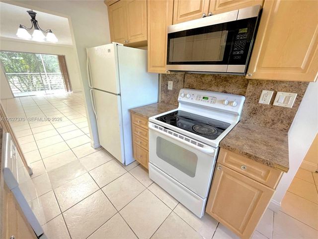 8450 Lagos De Campo Boulevard 206, Tamarac, FL 33321