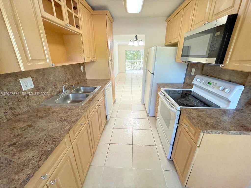 8450 Lagos De Campo Boulevard 206, Tamarac, FL 33321