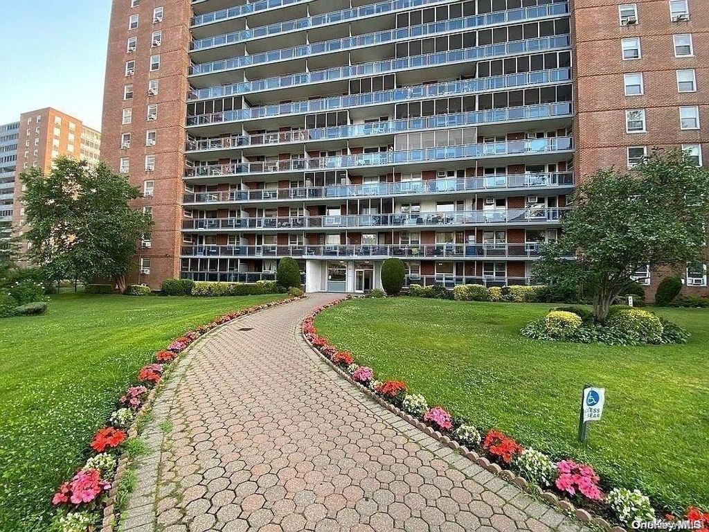 97-37 63rd Road 14L, Rego Park, NY 11374