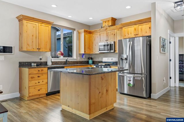 1202 Albatross Ct, Sweet Home, OR 97386