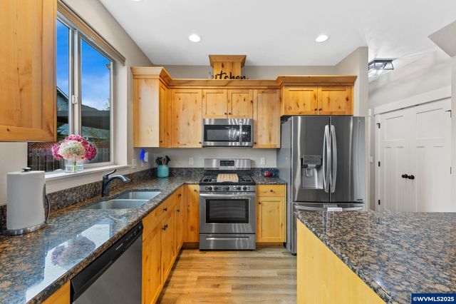 1202 Albatross Ct, Sweet Home, OR 97386