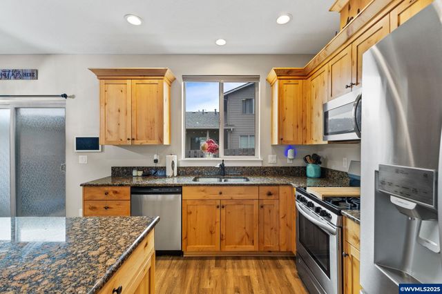 1202 Albatross Ct, Sweet Home, OR 97386