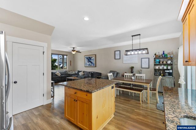 1202 Albatross Ct, Sweet Home, OR 97386