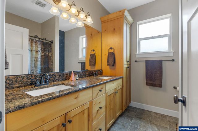 1202 Albatross Ct, Sweet Home, OR 97386