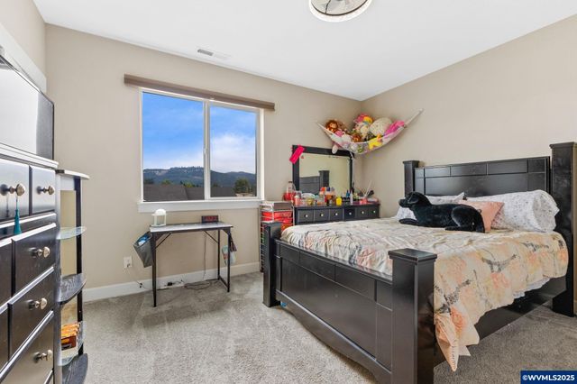 1202 Albatross Ct, Sweet Home, OR 97386