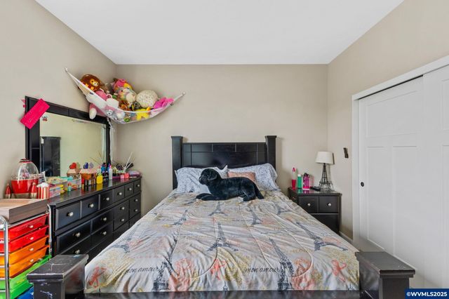 1202 Albatross Ct, Sweet Home, OR 97386