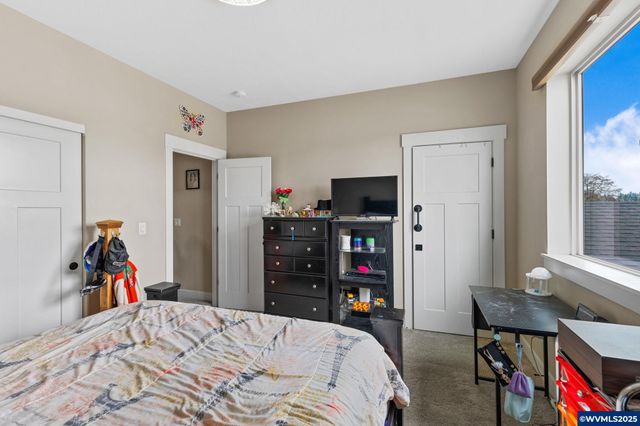 1202 Albatross Ct, Sweet Home, OR 97386