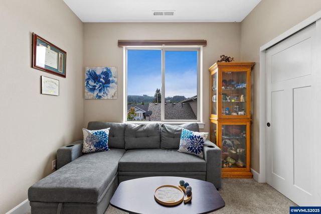 1202 Albatross Ct, Sweet Home, OR 97386