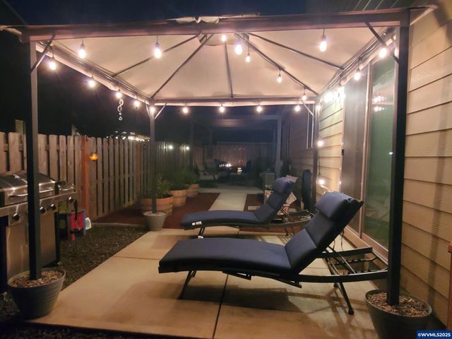 1202 Albatross Ct, Sweet Home, OR 97386