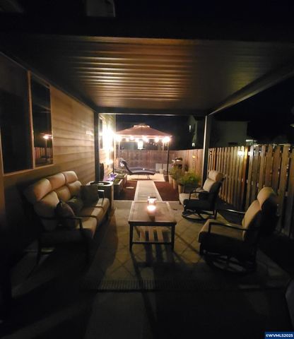 1202 Albatross Ct, Sweet Home, OR 97386