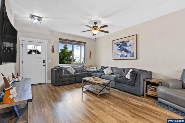 1202 Albatross Ct, Sweet Home, OR 97386