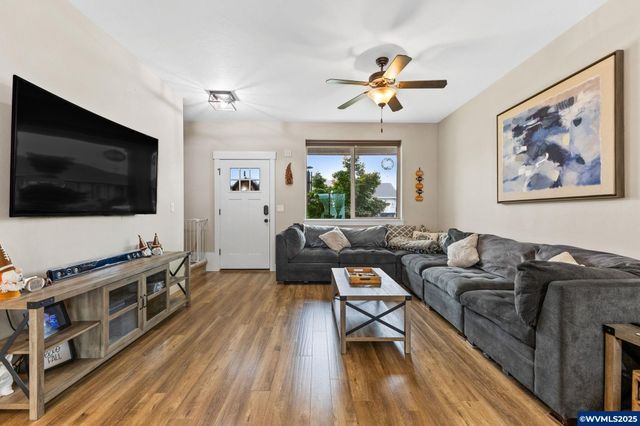 1202 Albatross Ct, Sweet Home, OR 97386