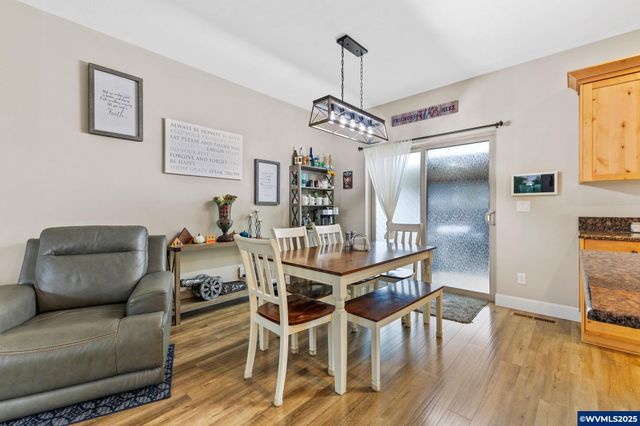 1202 Albatross Ct, Sweet Home, OR 97386