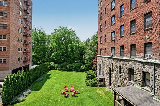 68 E Hartsdale Avenue 2L, Hartsdale, NY 10530
