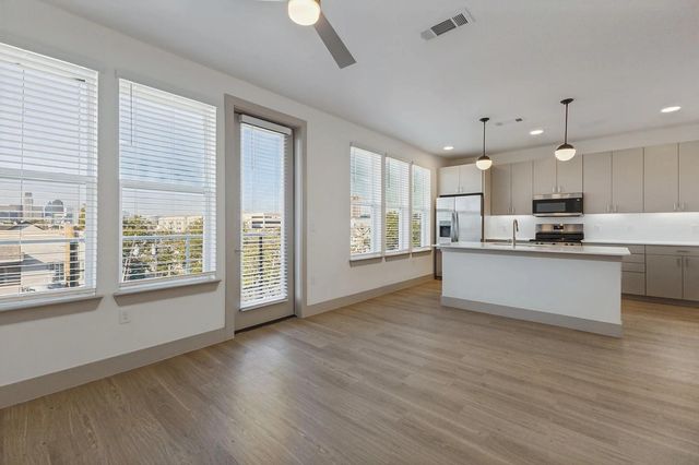 1506 N Prairie Avenue 302, Dallas, TX 75204