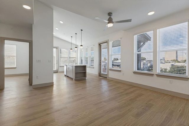 1506 N Prairie Avenue 302, Dallas, TX 75204