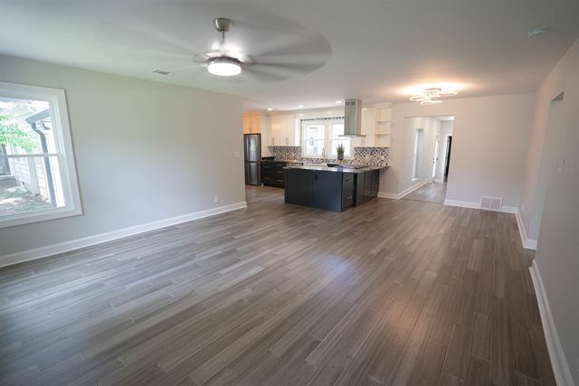 386 HOLMES CIR, Memphis, TN 38111