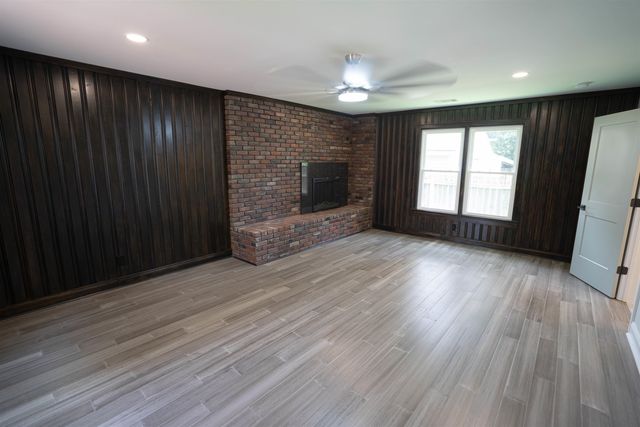 386 HOLMES CIR, Memphis, TN 38111