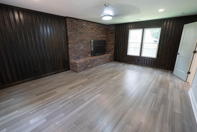 386 HOLMES CIR, Memphis, TN 38111