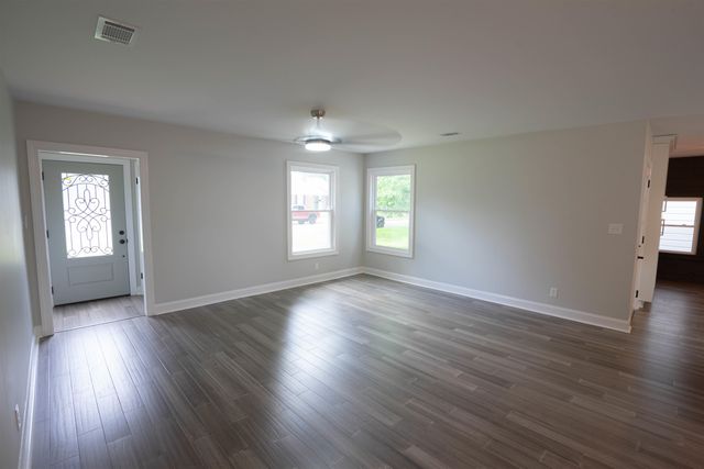 386 HOLMES CIR, Memphis, TN 38111