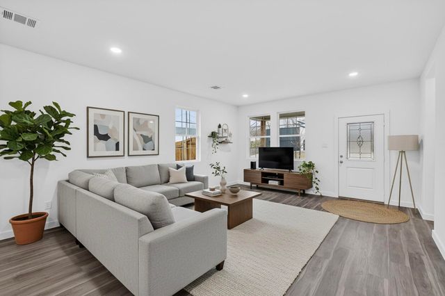 4614 Metropolitan Avenue, Dallas, TX 75210