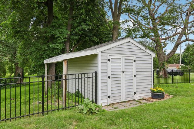S94W14508 Groveway LANE, Muskego, WI 53150
