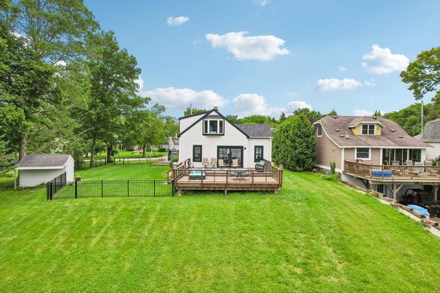 S94W14508 Groveway LANE, Muskego, WI 53150