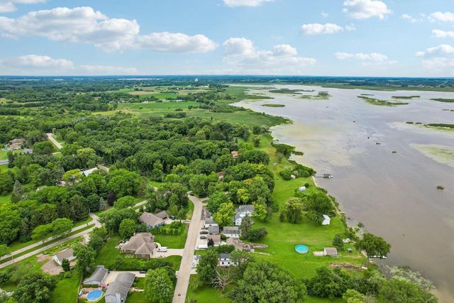 S94W14508 Groveway LANE, Muskego, WI 53150