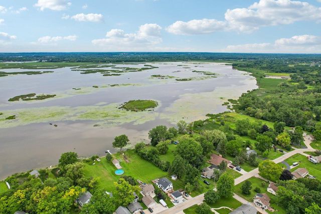 S94W14508 Groveway LANE, Muskego, WI 53150