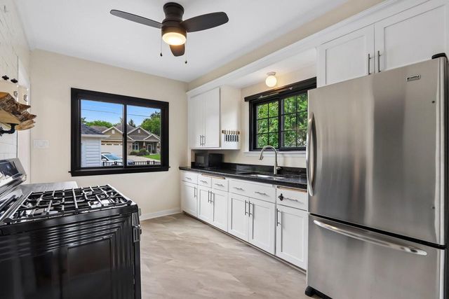 S94W14508 Groveway LANE, Muskego, WI 53150