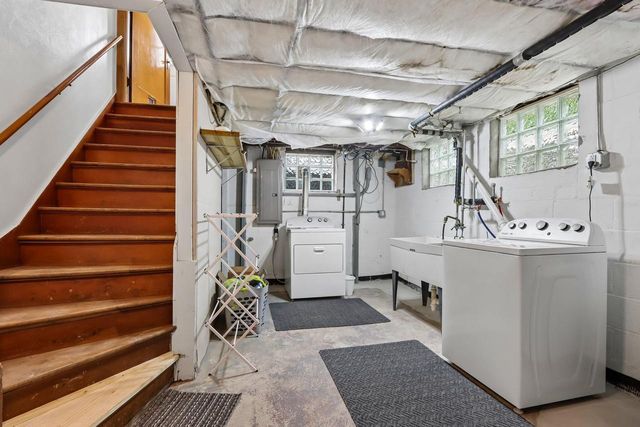 S94W14508 Groveway LANE, Muskego, WI 53150