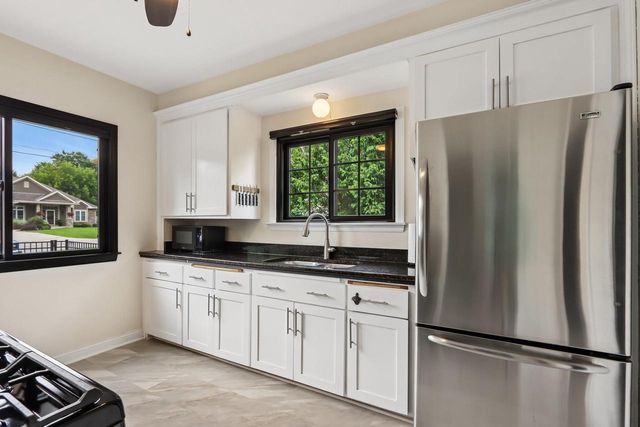 S94W14508 Groveway LANE, Muskego, WI 53150