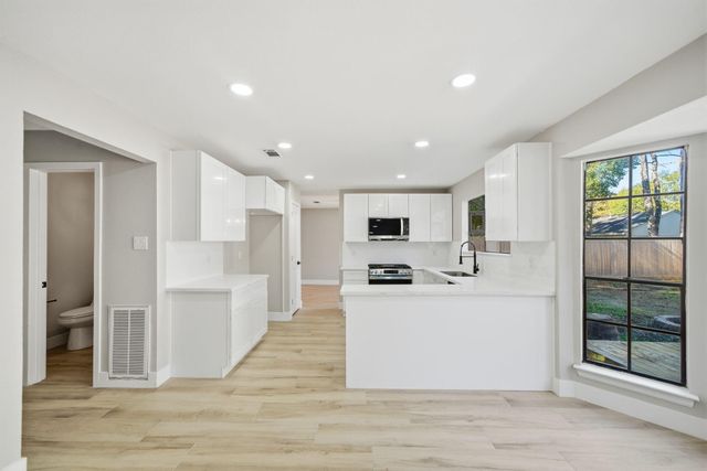 22 Cricket Hollow Place, Spring, TX 77381