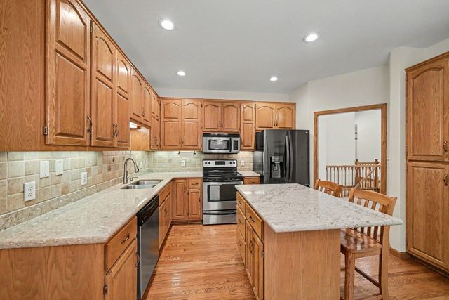 12999 Garvin Brook Lane, Apple Valley, MN 55124
