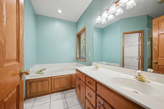 12999 Garvin Brook Lane, Apple Valley, MN 55124