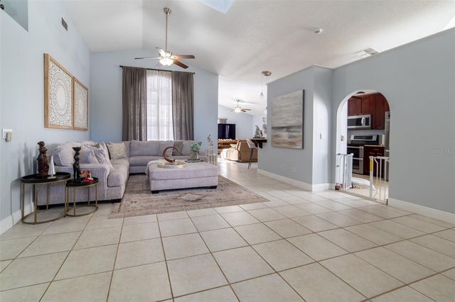 1352 WOODFIELD OAKS DRIVE, Apopka, FL 32703