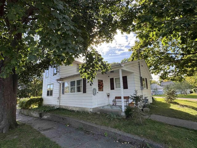 102 S Chatham Street, Janesville, WI 53548