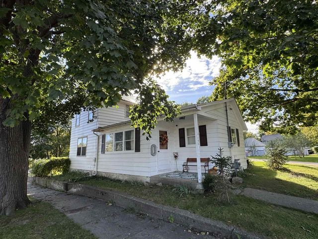 102 S Chatham Street, Janesville, WI 53548