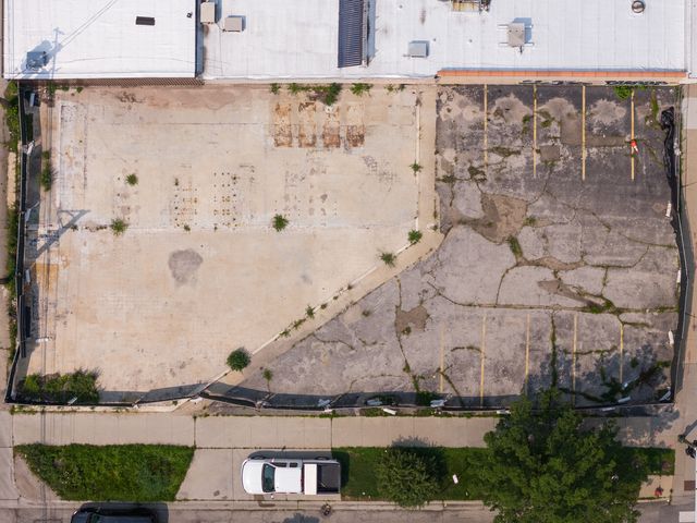 5401 W Montrose Avenue, Chicago, IL 60641