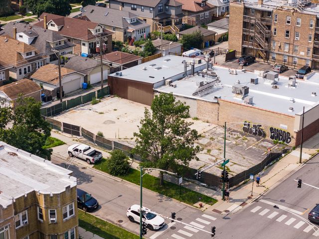 5401 W Montrose Avenue, Chicago, IL 60641