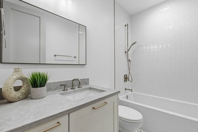1646 N Orchard Street 2, Chicago, IL 60614