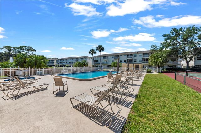 5849 PARK ST N 202, St Petersburg, FL 33709