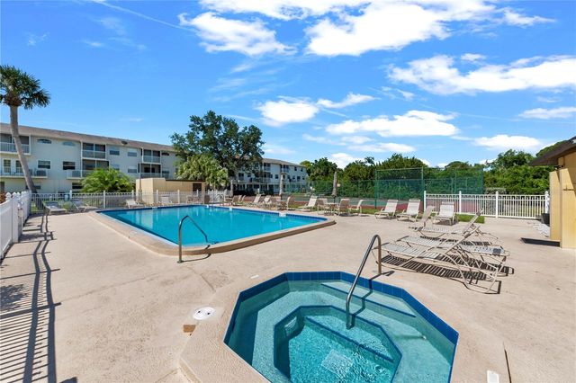 5849 PARK ST N 202, St Petersburg, FL 33709