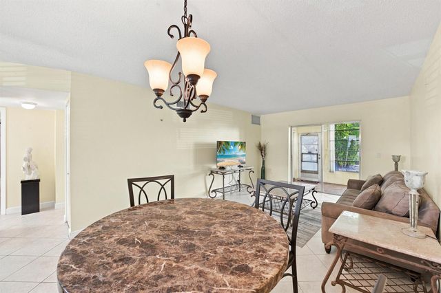 2223 NE 1st Court 101, Boynton Beach, FL 33435